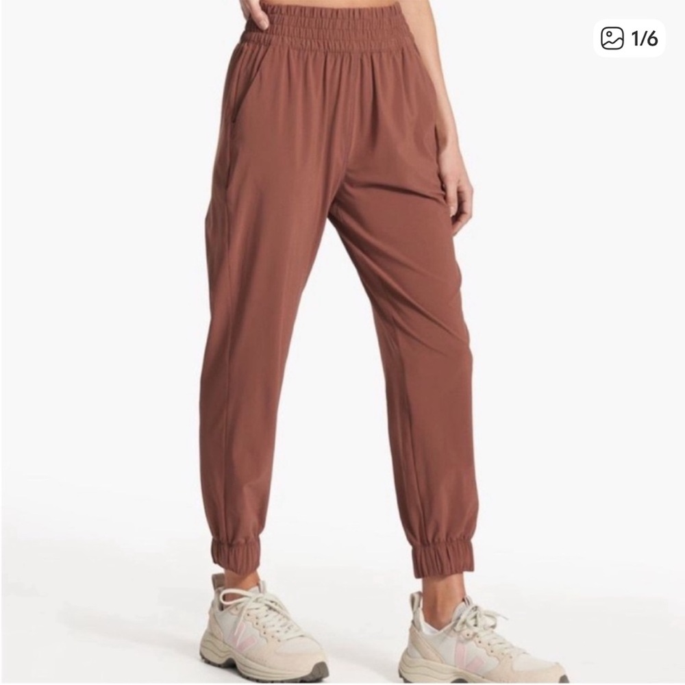 Vuori Villa Jogger in Hazelnut